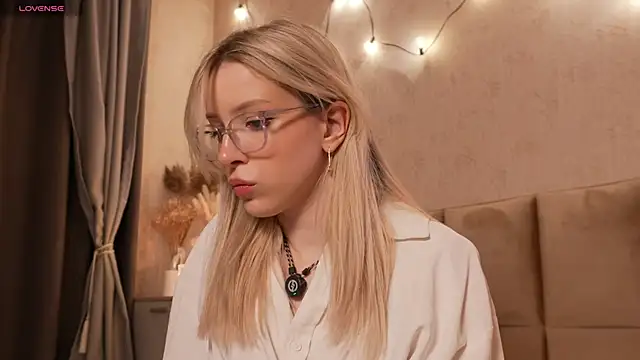 peachii meow online show from 07-12-26, 04:19