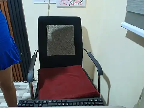 Snapshot of Sexy_clever18xx chatting on 06-18-26, 01:59 Sexy clever18xx online show from 06-18-26, 01:59