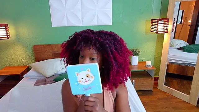 Snapshot of Chocolatte_dreams chatting on 10-18-25, 01:02 Chocolatte dreams online show from 10-18-25, 01:02