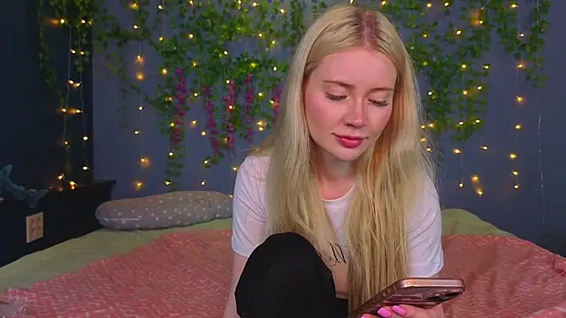Lillie Berry online show from 07-24-26, 04:41
