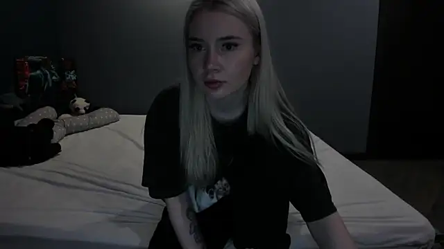 Snapshot of Lillie_Berry chatting on 05-30-26, 04:30 Lillie Berry online show from 05-30-26, 04:30