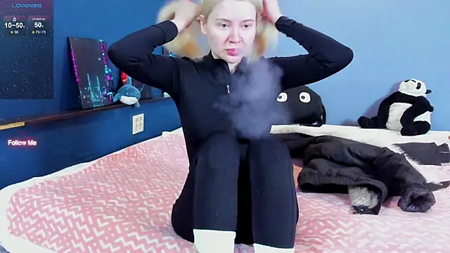 Lillie Berry online show from 03-04-26, 05:59