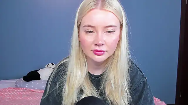 Snapshot of Lillie_Berry chatting on 06-05-26, 04:28 Lillie Berry online show from 06-05-26, 04:28