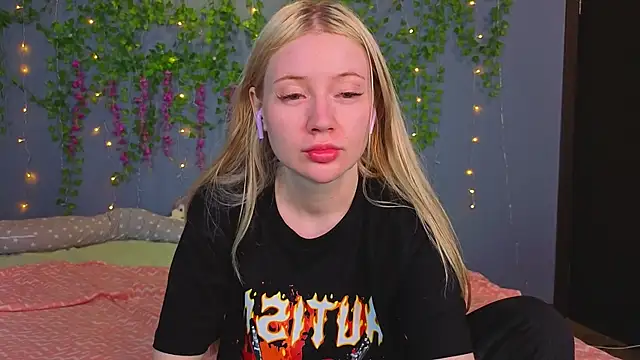 Lillie Berry online show from 07-26-26, 04:30
