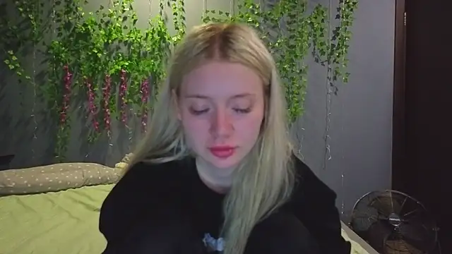 Lillie Berry online show from 07-25-26, 04:53