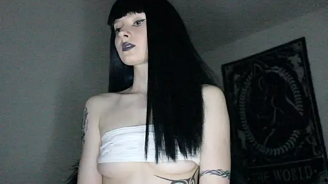 Snapshot of midnightsiren777 chatting on 05-18-26, 06:56 midnightsiren777 online show from 05-18-26, 06:56