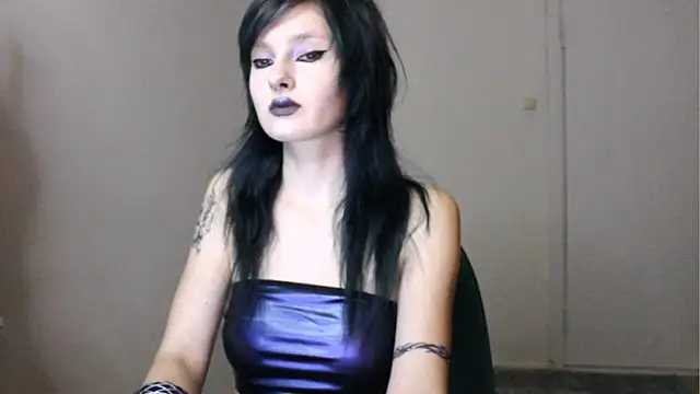 midnightsiren777 online show from 11-05-25, 02:31