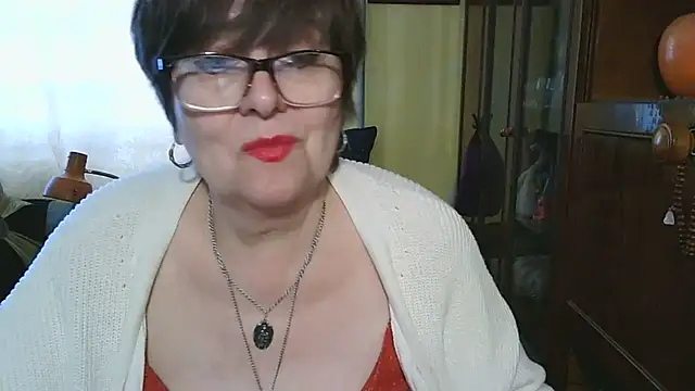 Snapshot of VeronicaGold511 chatting on 05-16-26, 10:47 VeronicaGold511 online show from 05-16-26, 10:47