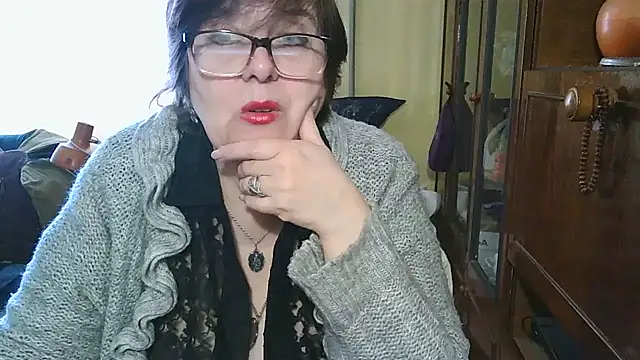 Snapshot of VeronicaGold511 chatting on 02-24-26, 08:15 VeronicaGold511 online show from 02-24-26, 08:15