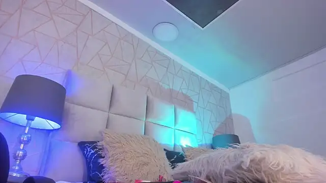 Snapshot of Yara_Bliss_ chatting on 12-13-25, 08:04 Yara Bliss online show from 12-13-25, 08:04