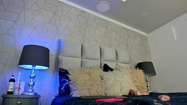 Snapshot of Yara_Bliss_ chatting on 12-17-25, 06:02 Yara Bliss online show from 12-17-25, 06:02