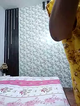 Snapshot of Cute-Janvi20 chatting on 04-17-26, 05:21 Cute-Janvi20 online show from 04-17-26, 05:21