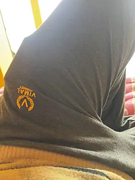 jucydick010887 online show from 12-17-25, 06:29