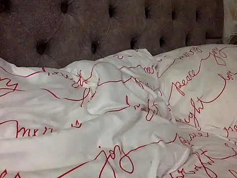 Snapshot of evelinflr chatting on 10-29-25, 08:08 evelinflr online show from 10-29-25, 08:08