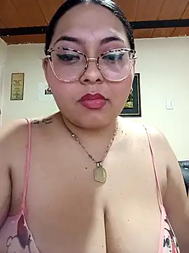 Snapshot of RachelCute1 chatting on 10-21-25, 03:39 RachelCute1 online show from 10-21-25, 03:39