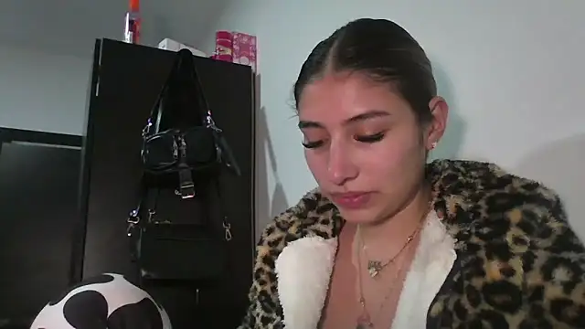 Snapshot of AriaBliss- chatting on 02-22-26, 08:32 AriaBliss- online show from 02-22-26, 08:32