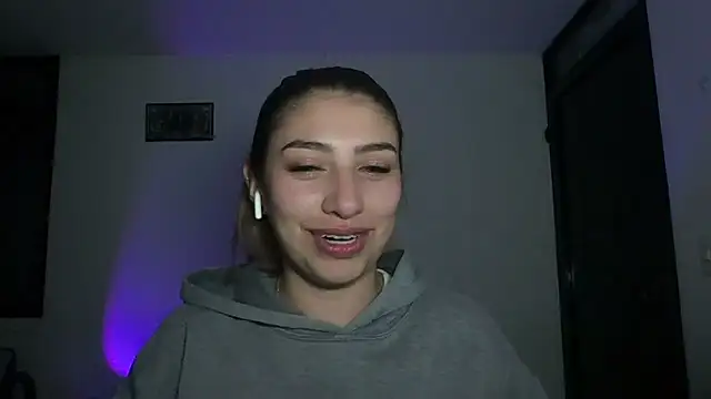 Snapshot of AriaBliss- chatting on 05-30-26, 07:04 AriaBliss- online show from 05-30-26, 07:04