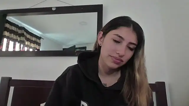 Snapshot of AriaBliss- chatting on 05-13-26, 06:48 AriaBliss- online show from 05-13-26, 06:48