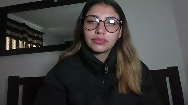 Snapshot of AriaBliss- chatting on 05-21-26, 03:31 AriaBliss- online show from 05-21-26, 03:31
