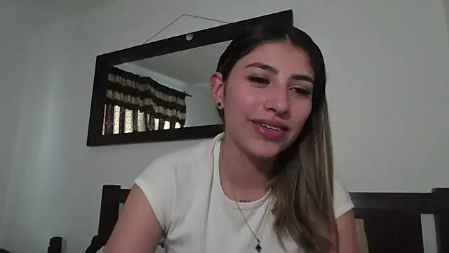 Snapshot of AriaBliss- chatting on 05-12-26, 08:15 AriaBliss- online show from 05-12-26, 08:15