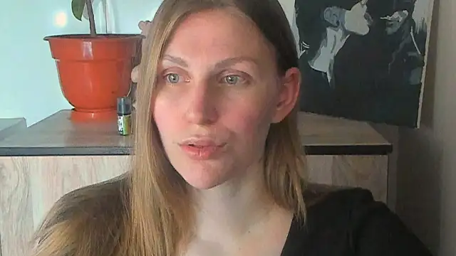 Snapshot of JuliaMuuun chatting on 04-02-26, 09:32 JuliaMuuun online show from 04-02-26, 09:32