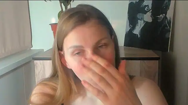 Snapshot of JuliaMuuun chatting on 04-12-26, 08:34 JuliaMuuun online show from 04-12-26, 08:34