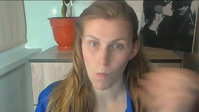 Snapshot of JuliaMuuun chatting on 04-18-26, 08:09 JuliaMuuun online show from 04-18-26, 08:09