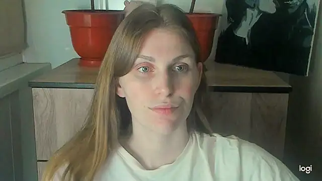 Snapshot of JuliaMuuun chatting on 05-11-26, 09:45 JuliaMuuun online show from 05-11-26, 09:45