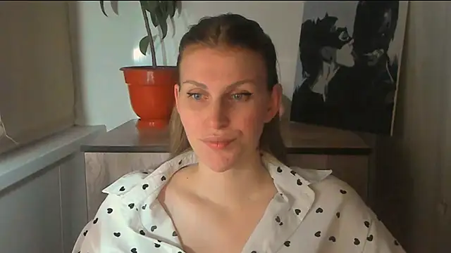 Snapshot of JuliaMuuun chatting on 03-31-26, 08:55 JuliaMuuun online show from 03-31-26, 08:55