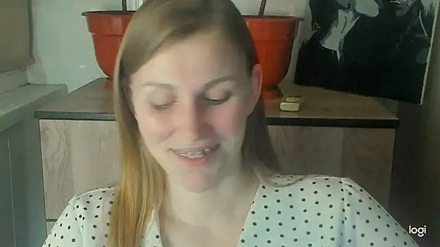 Snapshot of JuliaMuuun chatting on 05-14-26, 09:23 JuliaMuuun online show from 05-14-26, 09:23