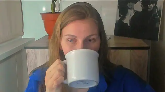 Snapshot of JuliaMuuun chatting on 04-19-26, 08:00 JuliaMuuun online show from 04-19-26, 08:00