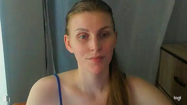 Snapshot of JuliaMuuun chatting on 06-14-26, 08:21 JuliaMuuun online show from 06-14-26, 08:21