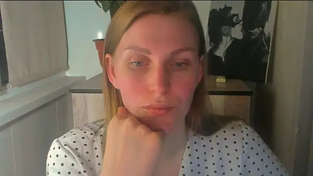 Snapshot of JuliaMuuun chatting on 04-28-26, 09:30 JuliaMuuun online show from 04-28-26, 09:30