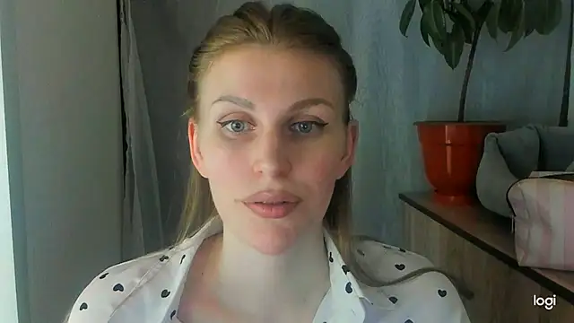 Snapshot of JuliaMuuun chatting on 06-06-26, 08:58 JuliaMuuun online show from 06-06-26, 08:58