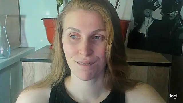 Snapshot of JuliaMuuun chatting on 05-28-26, 08:15 JuliaMuuun online show from 05-28-26, 08:15