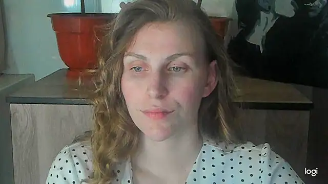 Snapshot of JuliaMuuun chatting on 05-18-26, 09:30 JuliaMuuun online show from 05-18-26, 09:30