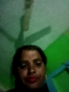 Snapshot of Neelamt12 chatting on 10-09-25, 02:39 Neelamt12 online show from 10-09-25, 02:39