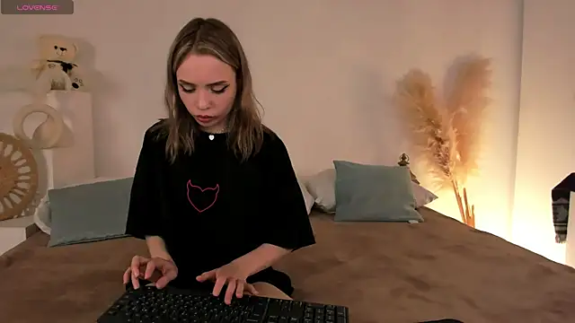Little Clare online show from 05-22-26, 12:36