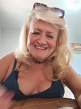 Snapshot of Belladama61 chatting on 06-19-26, 10:54 Belladama61 online show from 06-19-26, 10:54