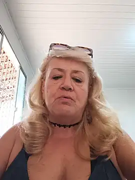 Snapshot of Belladama61 chatting on 07-17-26, 11:18 Belladama61 online show from 07-17-26, 11:18
