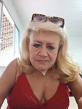 Snapshot of Belladama61 chatting on 07-27-26, 10:33 Belladama61 online show from 07-27-26, 10:33