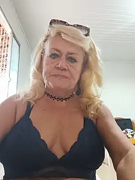 Snapshot of Belladama61 chatting on 05-18-26, 10:09 Belladama61 online show from 05-18-26, 10:09