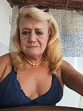 Snapshot of Belladama61 chatting on 06-22-26, 04:59 Belladama61 online show from 06-22-26, 04:59
