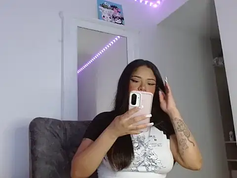 reina reina online show from 09-30-25, 01:44