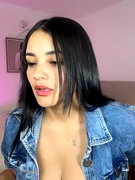Snapshot of Julieta92_ chatting on 10-23-25, 11:31 Julieta92 online show from 10-23-25, 11:31