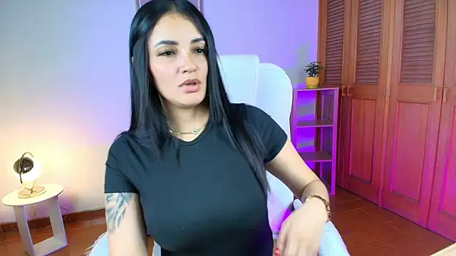Julieta92  online show from 06-25-26, 10:37