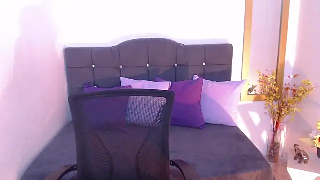 SamantaSweett  online show from 11-15-25, 01:48