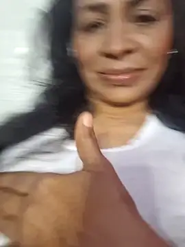 Snapshot of floresblancas chatting on 10-02-25, 12:19 floresblancas online show from 10-02-25, 12:19