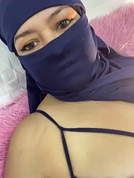 Amyraa  online show from 12-14-25, 10:43