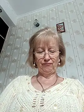 Snapshot of AlikaSwan5821 chatting on 10-11-25, 12:17 AlikaSwan5821 online show from 10-11-25, 12:17